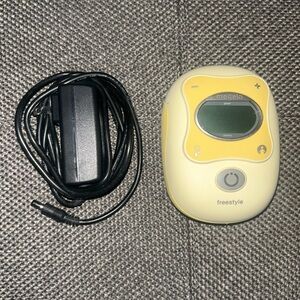 Medela Freestyle Breast Pump with Charger